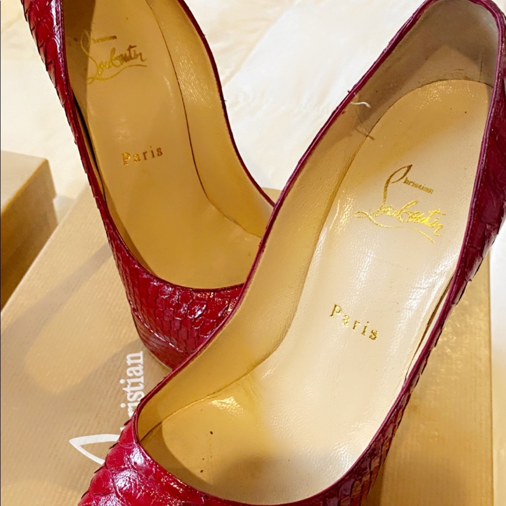 Authentic 38.5 Christian Louboutin Fuschia pink